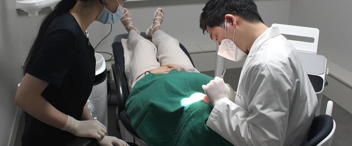 자연치아를 보존하는 치료 장면